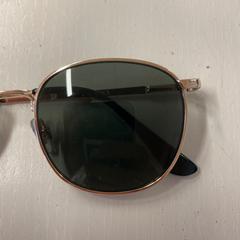 Zonnebril, amint azt DGTL Amsterdam az iLost segítségével jelentette.