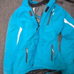 Veste, a été signalé par SnowWorld Landgraaf utilisant iLost