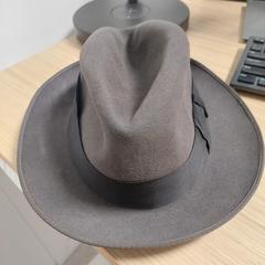 Kalap taupe, amint azt IKEA Hengelo az iLost segítségével jelentette.