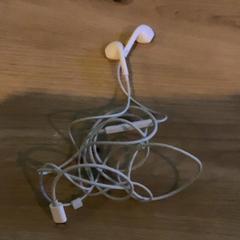 İLost kullanarak MEININGER Hotel Köln West tarafından bildirildiği gibi Kulaklıklar