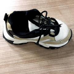 Peuter sneaker, som rapportert av Connexxion Haarlem AML ved bruk av iLost