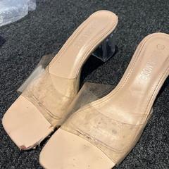 Hakken licht roze/beige, zoals gemeld door Haven Hotel Rotterdam met iLost