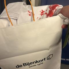 Bijenkorf tas met t-shirt がiLostに報告されました