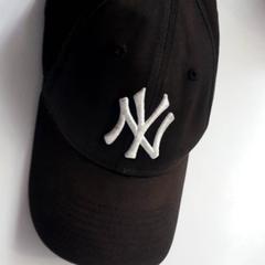 Sapka, amint azt Beeld & Geluid Hilversum az iLost segítségével jelentette.