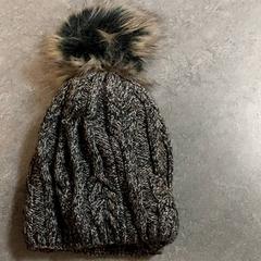 Oblečení - Muts, jak nahlášeno Regio Oost-Vlaanderen pomocí iLost