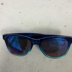 Sluneční brýle, jak nahlášeno Artis pomocí iLost