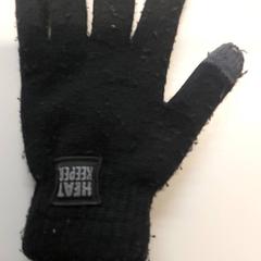 Klær Handschoen, som rapportert av Regio West-Vlaanderen ved bruk av iLost