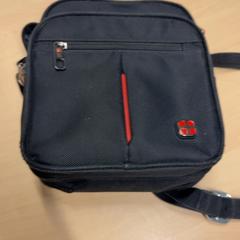 Taška přes rameno, jak nahlášeno RET pomocí iLost