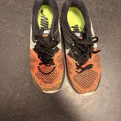 İLost kullanarak Ramada by Wyndham Amsterdam Airport Schiphol tarafından bildirildiği gibi Ayakkabı