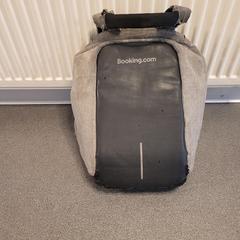 Grijs zwarte rugzak، كما تم الإبلاغ عنه عبر iLost