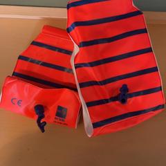 Fasce da nuoto, come riportato da Familie Resort Molenwaard utilizzando iLost