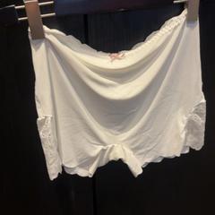 Pantaló & Penjador de roba, segons ha informat Van der Valk Hotel Utrecht mitjançant iLost