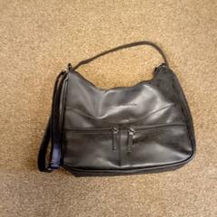 Táska Bruin leer, amint azt Van der Valk Hotel Sneek az iLost segítségével jelentette.