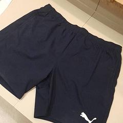 Calções Donker blauw, como reportado por Van der Valk Hotel Schiphol utilizando o iLost