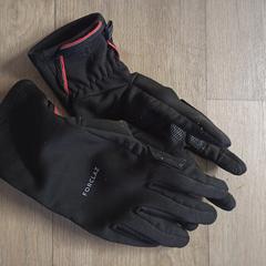 Zwarte dames handschoenen FORCLAZ, iLost에 보고됨
