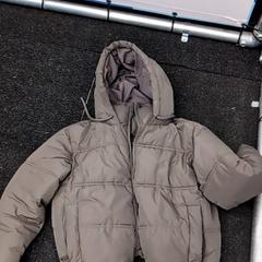 Giacca grijs achtig, come riportato da Schaatsbaan Rotterdam utilizzando iLost