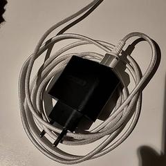 Adaptador, como reportado por Bibliotheek Neude (Utrecht) utilizando o iLost