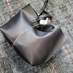 Väska Zwarte tas, rapporterat av Connexxion Haarlem IJmond med iLost