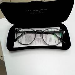 Lentes, segundo informou ilévia usando iLost