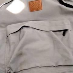 حقائب الظهر والحقائب النهارية Grijs، كما تم الإبلاغ عنه بواسطة Arriva Friesland / Groningen عبر iLost