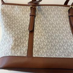 İLost kullanarak GVB tarafından bildirildiği gibi Çanta Wajwakana