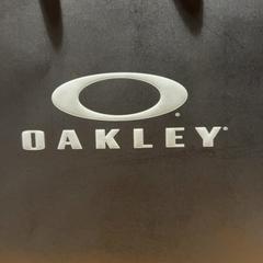 Purchase oakley, rapporterat av Designer Outlet Roermond med iLost