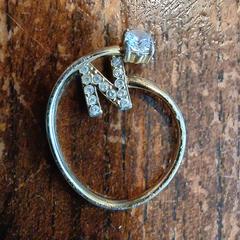 Goudkleurig sieraad, ako bolo nahlásené iLost