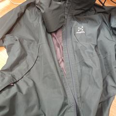 Veste herenjas, groen, merk Haglöfs, a été signalé par Rijksmuseum van Oudheden utilisant iLost