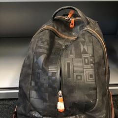 Rugtas Zwart en oranje, zoals gemeld door Gemeente Nijmegen met iLost