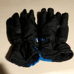 Vêtements - handschoenen, a été signalé par Regio Antwerpen - Brussel utilisant iLost