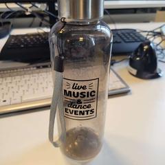 Botella, segundo informou Breda University of Applied Sciences Mgr. Hopmansstraat usando iLost