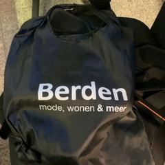 Taška Zwart, jak nahlášeno Eindhoven Airport pomocí iLost