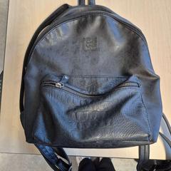 Hátizsák leer zwart, amint azt Connexxion Zeeland az iLost segítségével jelentette.