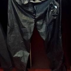 Esőnadrág, amint azt TivoliVredenburg az iLost segítségével jelentette.