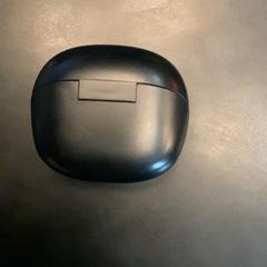 Fejhallgató Black, amint azt MEININGER Hotel Berlin Central Station az iLost segítségével jelentette.