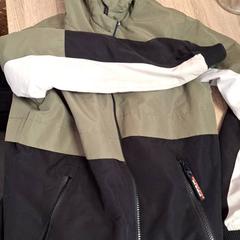 Jacket groen wit zwart, as reported by RRReis IJssel-Vecht Lelystad using iLost