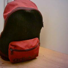 Ryggsäck zwart, rood, Adidas, rapporterat av Bobbejaanland med iLost