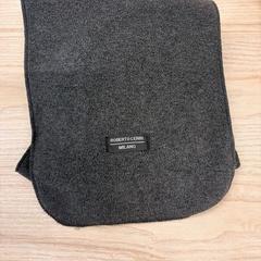 Scarf grise, rapporterat av IKEA Liège med iLost