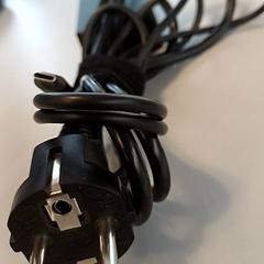 Caricatore usb Oplader, come riportato da Padualaan 99 utilizzando iLost