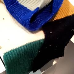 Châle Blauw, groen, wit, geel, a été signalé par Pathé Nijmegen utilisant iLost