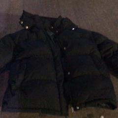 السترة Zwart، كما تم الإبلاغ عنه بواسطة De Heeren van Aemstel عبر iLost