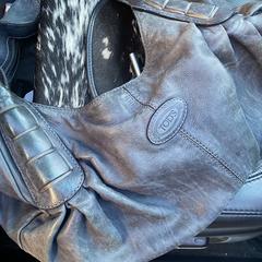 Grijze leren tas Tods a été signalé sur iLost