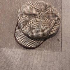 Czapka, zgłoszono przez Internationaal Theater Amsterdam przy użyciu iLost