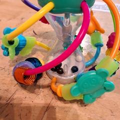 Hračka Rammelaar vele kleuren, jak nahlášeno IKEA Wilrijk pomocí iLost