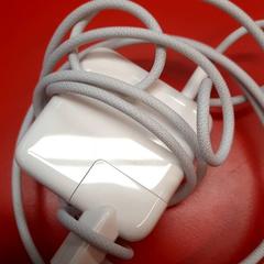 Laptop oplader, zoals gemeld door UvA REC met iLost