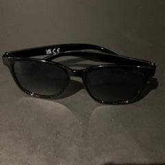 Slnečné okuliare In e-scooter, ako bolo nahlásené Van der Valk Hotel Heerlen pomocou iLost