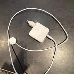 Adapter Wit, as reported by Hotel Van der Valk Harderwijk op de Veluwe using iLost