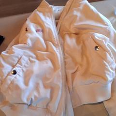 Jas Beige, zoals gemeld door Familiepark Drievliet met iLost