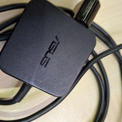 الشاحن Asus، كما تم الإبلاغ عنه بواسطة Bolognalaan 101 عبر iLost