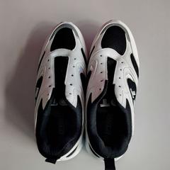 Sabatilles esportives, segons ha informat Twisto mitjançant iLost